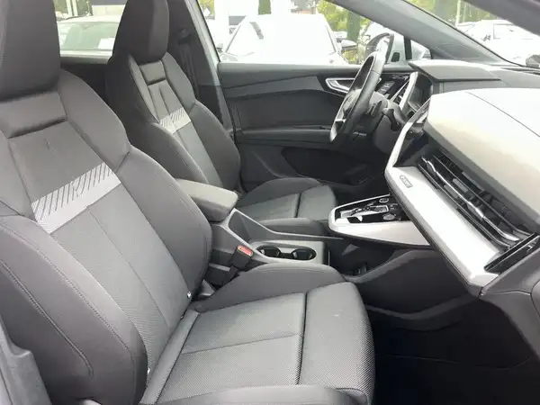 AUDI Q4 E-TRON (18/28)