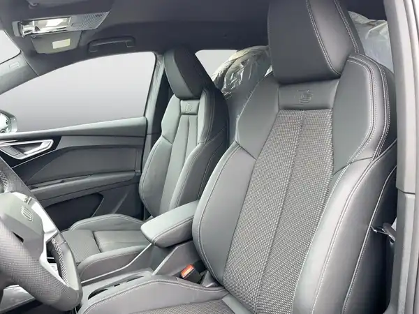 AUDI Q4 E-TRON (11/18)