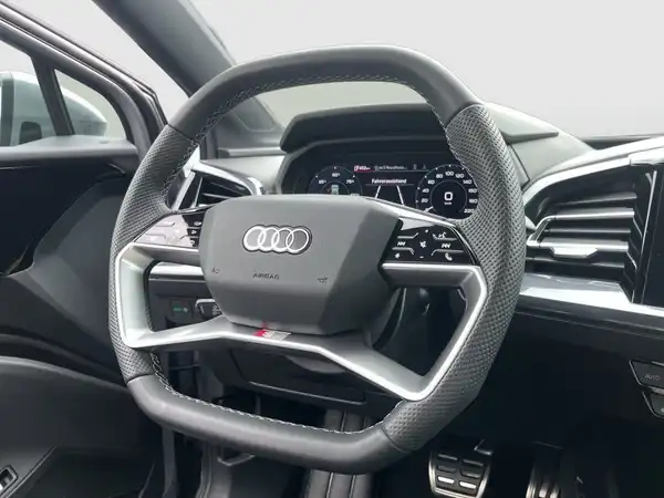 AUDI Q4 E-TRON (14/18)