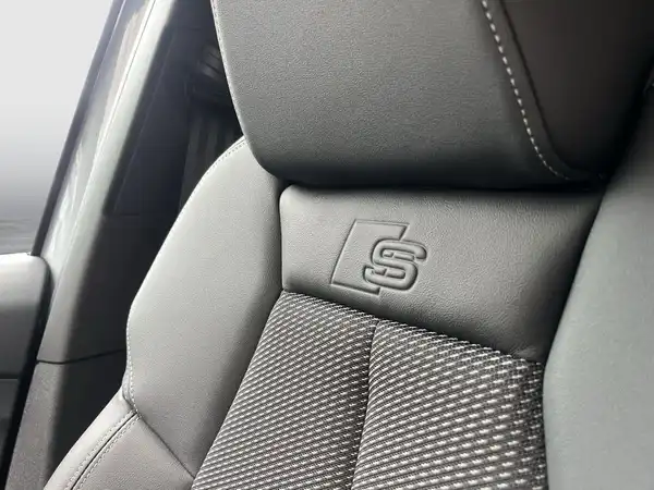 AUDI Q4 E-TRON (16/18)