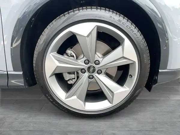 AUDI Q4 E-TRON (9/18)
