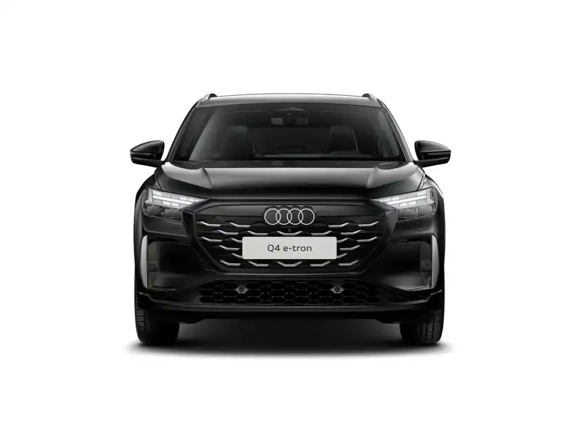 Das Bild zeigt einen AUDI Q4 e-tron aus der Frontalansicht in schwarzer Farbe. Es enthält markante Texteinblendungen, die das Modell angeben.