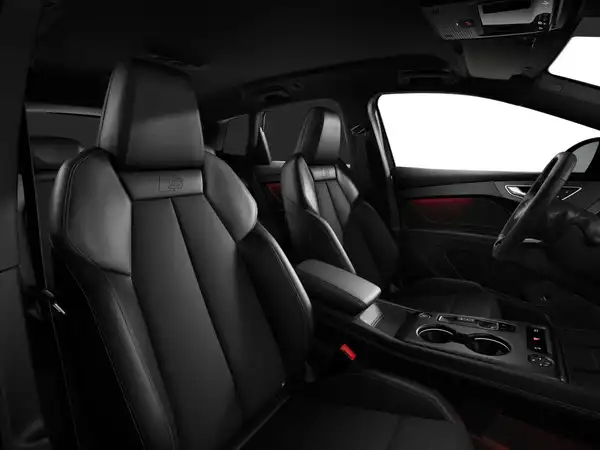 AUDI Q4 E-TRON (8/10)