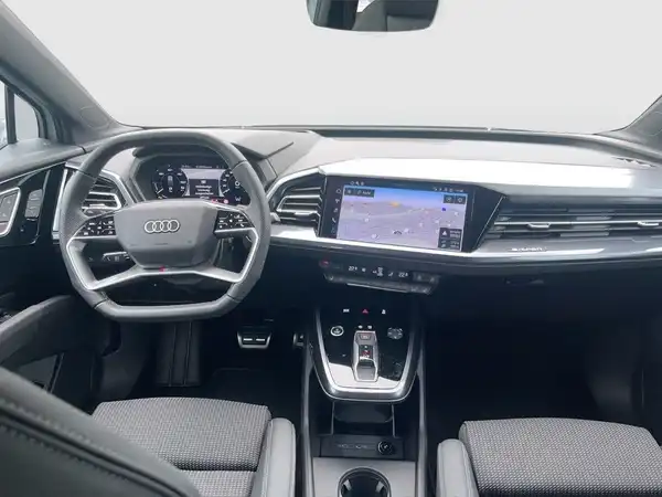 AUDI Q4 E-TRON (13/23)