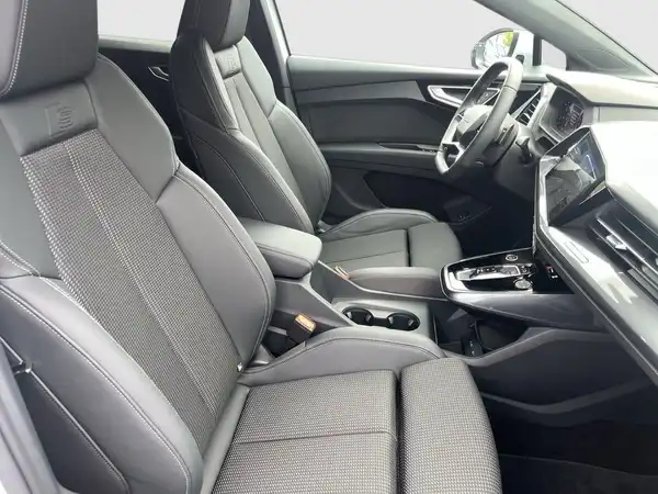 AUDI Q4 E-TRON (19/23)