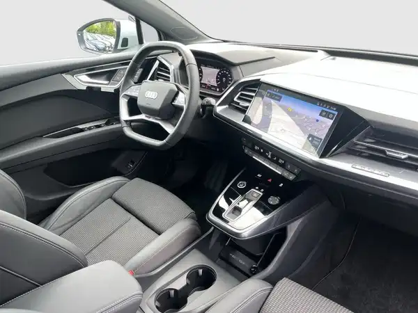 AUDI Q4 E-TRON (20/23)
