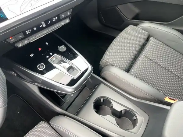 AUDI Q4 E-TRON (25/29)