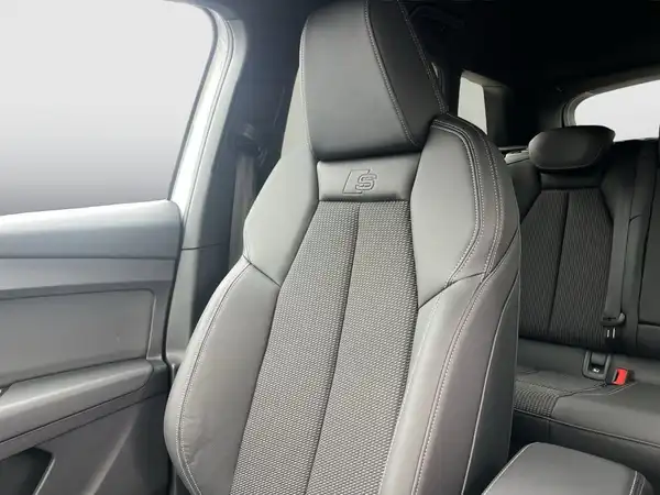 AUDI Q4 E-TRON (27/29)