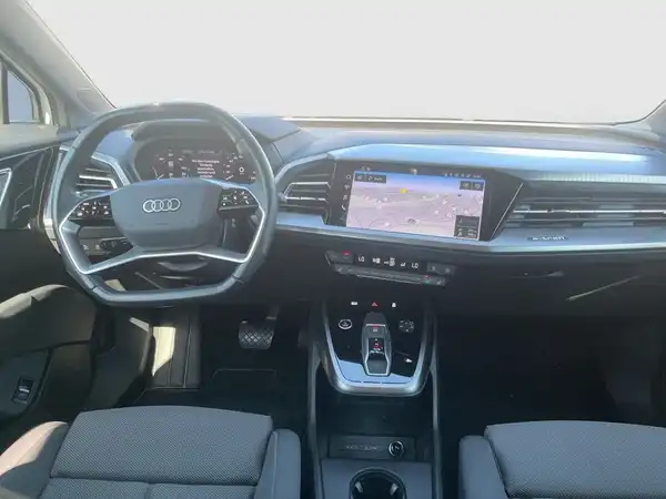 AUDI Q4 E-TRON (13/21)