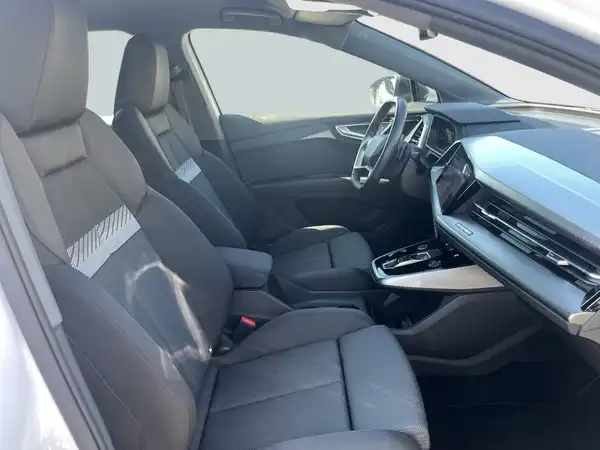 AUDI Q4 E-TRON (17/21)