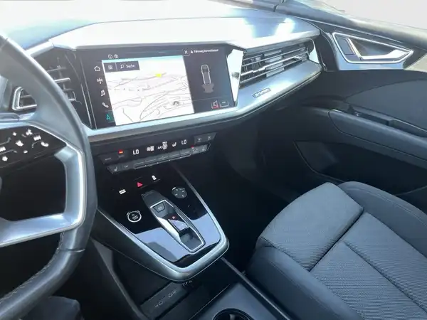 AUDI Q4 E-TRON (19/21)