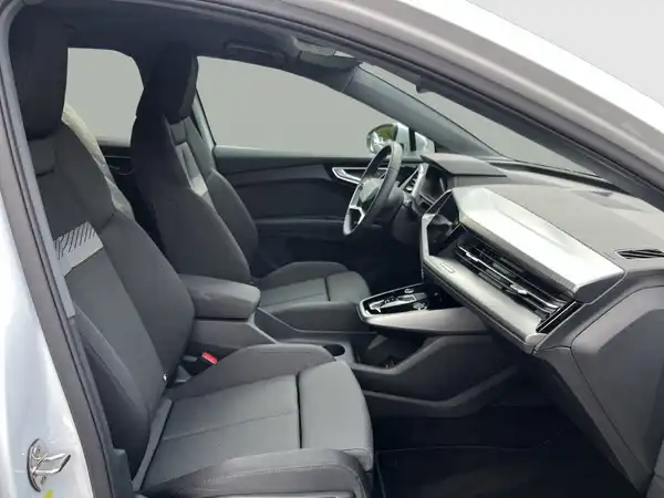 AUDI Q4 E-TRON (16/19)