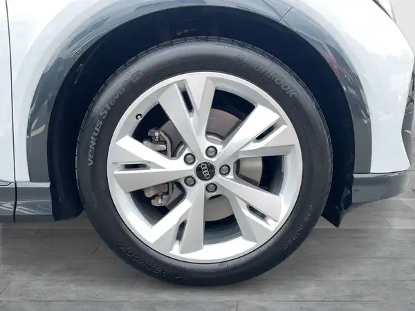 AUDI Q4 E-TRON (9/19)