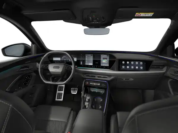 Das Bild zeigt das Innere eines AUDI Q5, mit schwarzem Interieur und modernen Designelementen.
