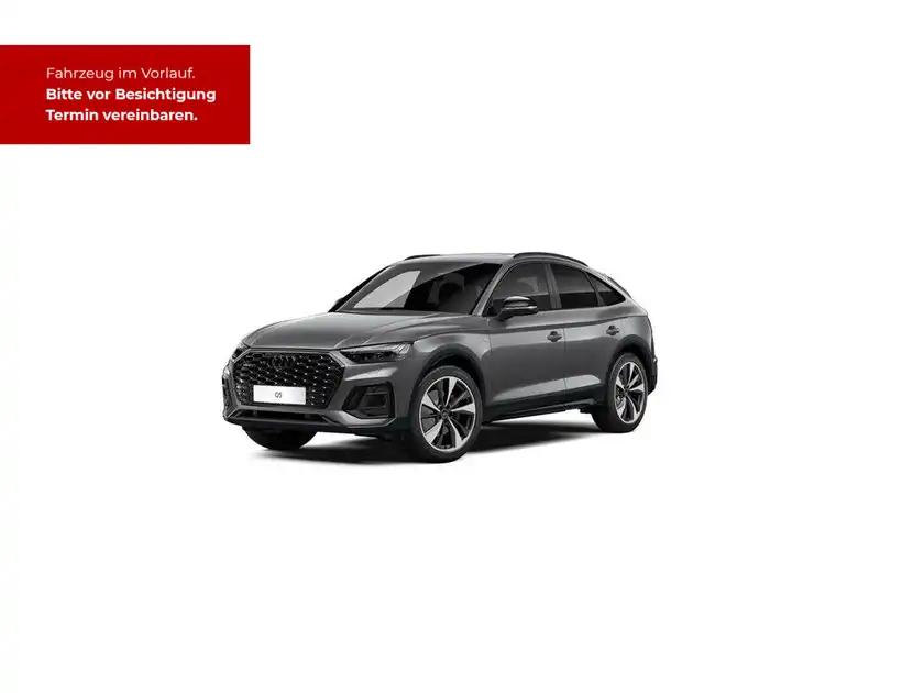 Das Bild zeigt einen schwarzen Audi Q5 aus Seitenansicht. Es enthält eine markante Texteinblendung mit der Aufschrift: "Fahrzeug im Vorlauf, bitte zur Besichtigung Termin vereinbaren."