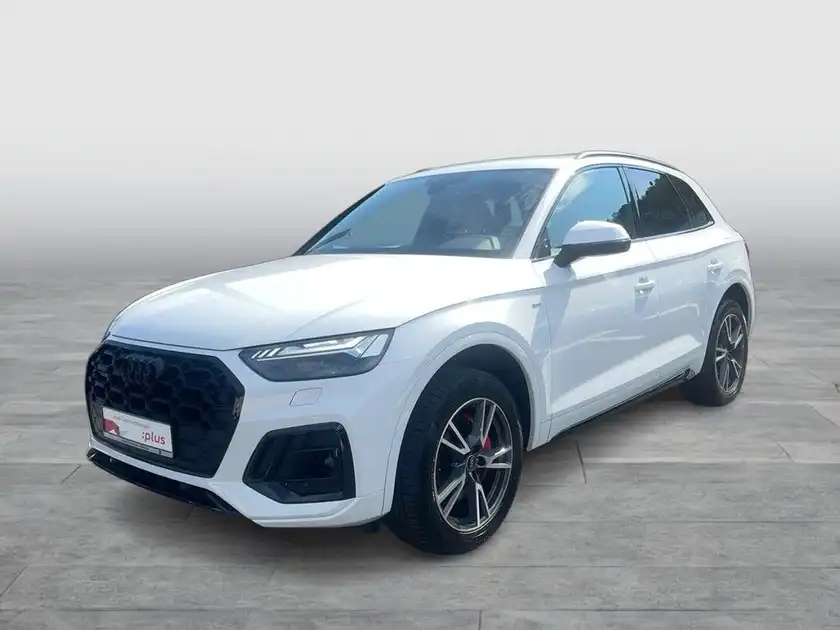 Eine seitliche Aufnahme eines weißen Audi Q5.