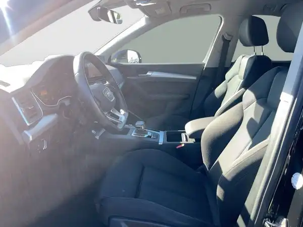 Innenaufnahme des Fahrzeugs, AUDI Q5, mit schwarzem Interieur.