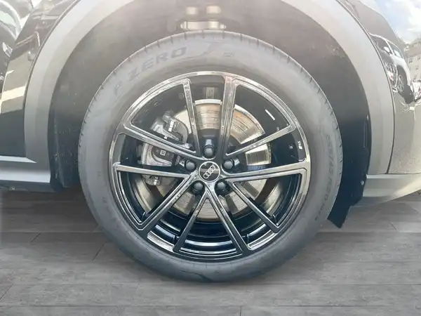 AUDI Q5 (9/23)