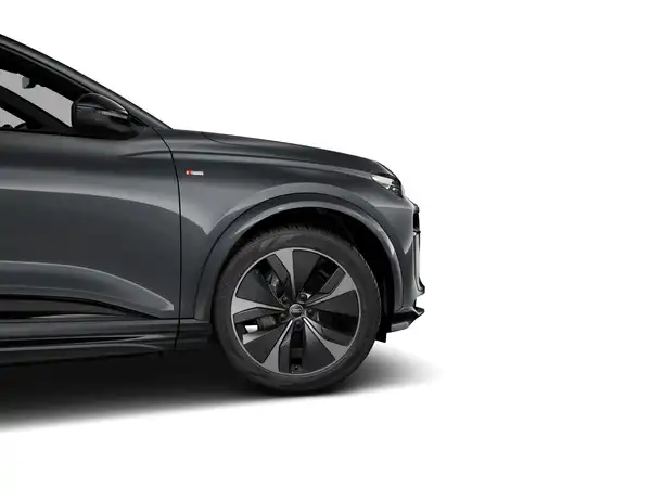 AUDI Q6 E-TRON (3/13)