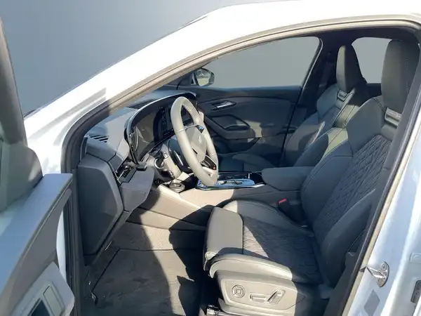 AUDI Q6 E-TRON (11/18)