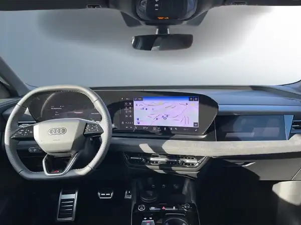 AUDI Q6 E-TRON (13/18)