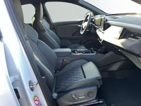 AUDI Q6 E-TRON (16/18)
