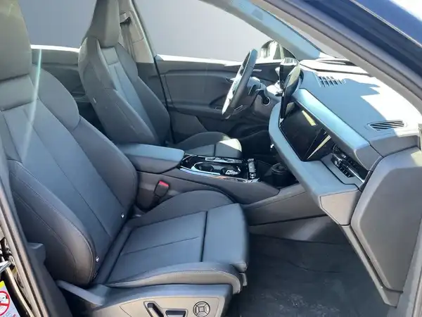 AUDI Q6 E-TRON (15/16)