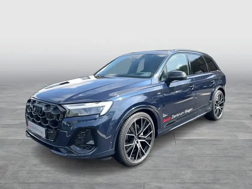 Das Bild zeigt einen blauen AUDI Q7 von der Seite. Das Händlerlogo und markante Texteinblendungen sind sichtbar.