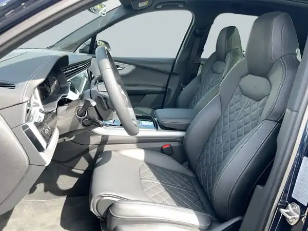 AUDI Q7 (11/22)