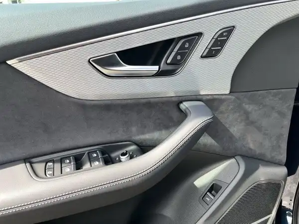 AUDI Q7 (18/22)