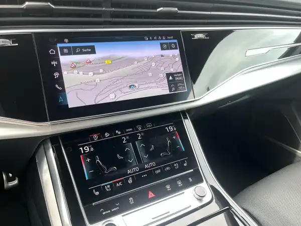 AUDI Q8 (25/29)