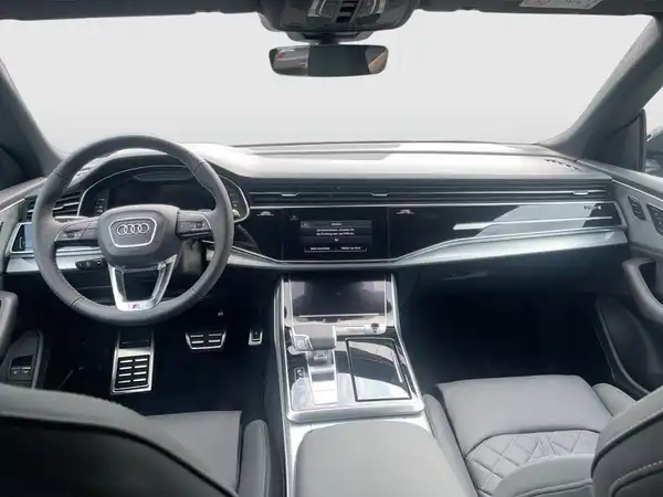 AUDI Q8 (14/17)