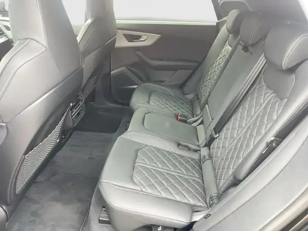 AUDI Q8 (15/17)