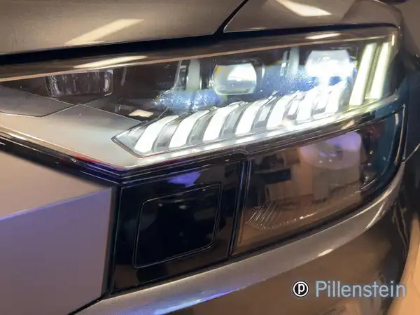 AUDI Q8 (15/17)