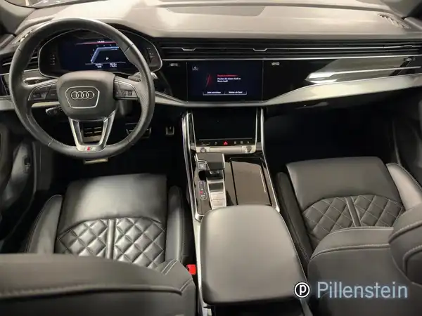 AUDI Q8 (8/17)