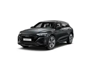 Ein schwarzer Audi Q8, aufgenommen von vorne.