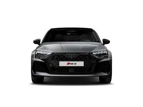 Das Bild zeigt ein schwarzes Fahrzeug, einen AUDI, aus der Frontalansicht. Es sind markante Texteinblendungen vorhanden.