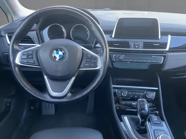BMW 220 (8/15)