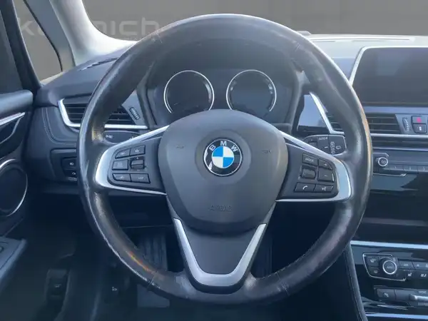 BMW 220 (9/15)