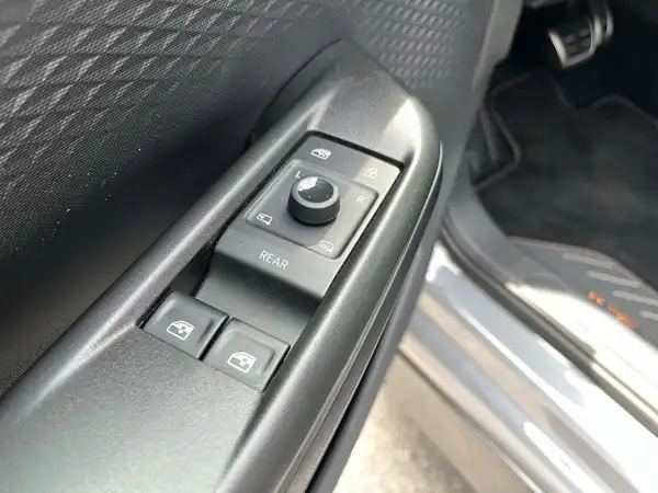CUPRA BORN (15/22)