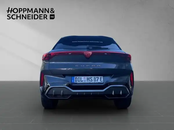 Das Bild zeigt die Rückansicht eines blauen CUPRA TERRAMAR. Das Händlerlogo 'HOPPMANN & SCHNEIDER' ist im Bild eingeblendet.