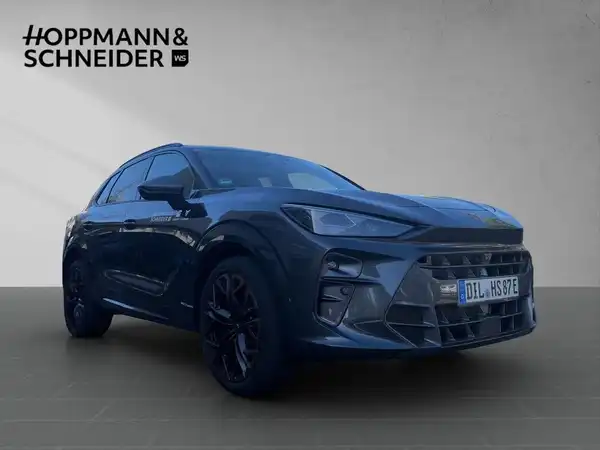 Das Bild zeigt ein schwarzes Fahrzeug (CUPRA TERRAMAR) von der Seite. Es enthält das Händlerlogo 'HOPPMANN & SCHNEIDER'.