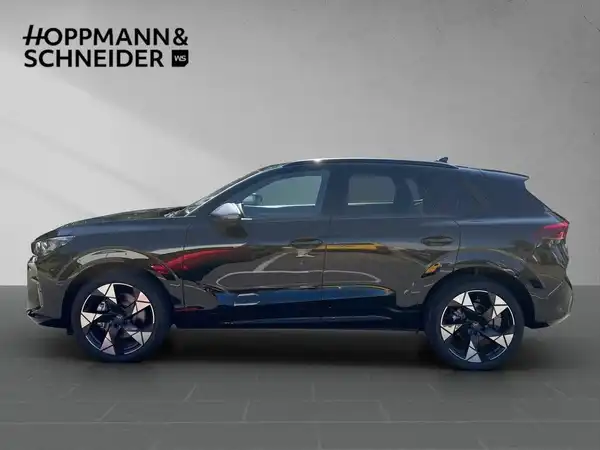 Das Bild zeigt einen CUPRA TERRAMAR von der Seite in schwarzer Farbe. Oben links im Bild befindet sich ein Händlerlogo von HOPPMANN & SCHNEIDER.