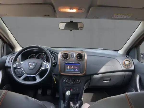 DACIA SANDERO (8/15)