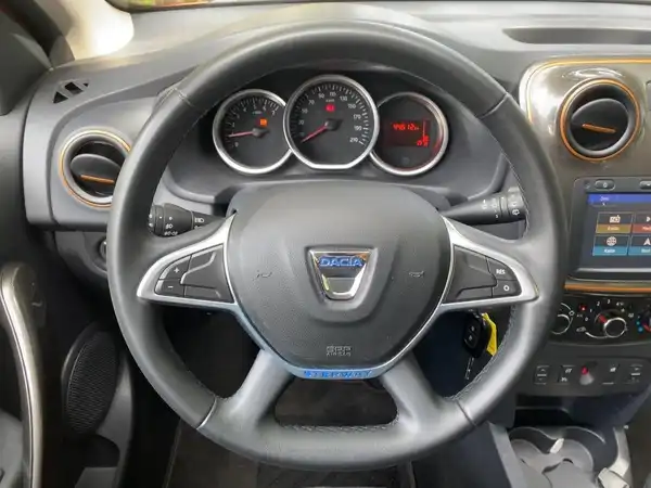 DACIA SANDERO (9/15)