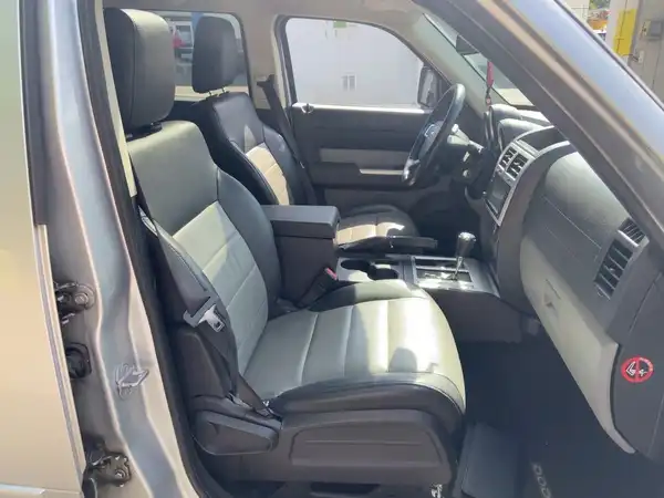 DODGE NITRO (13/14)