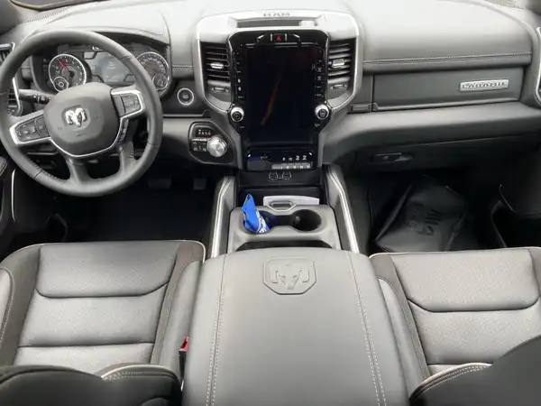 DODGE RAM 1500 (8/15)