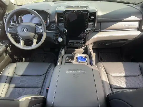 DODGE RAM 1500 (8/15)