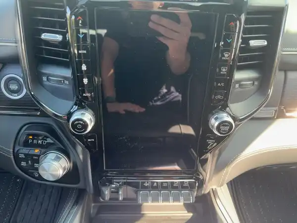 DODGE RAM 1500 (10/15)