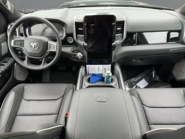 DODGE RAM 1500 LARAMIE NIGHT (8/15)